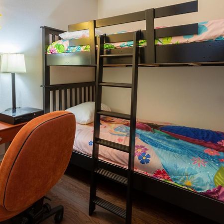 ซูเปอร์ 8 บาย วินด์แฮม ทรัว-ริวิเยร์ Hotel ทรัวส์-ริวิแยร์ ภายนอก รูปภาพ