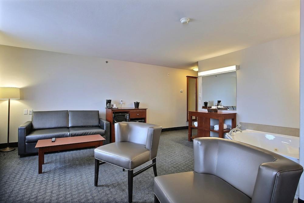 ซูเปอร์ 8 บาย วินด์แฮม ทรัว-ริวิเยร์ Hotel ทรัวส์-ริวิแยร์ ภายนอก รูปภาพ