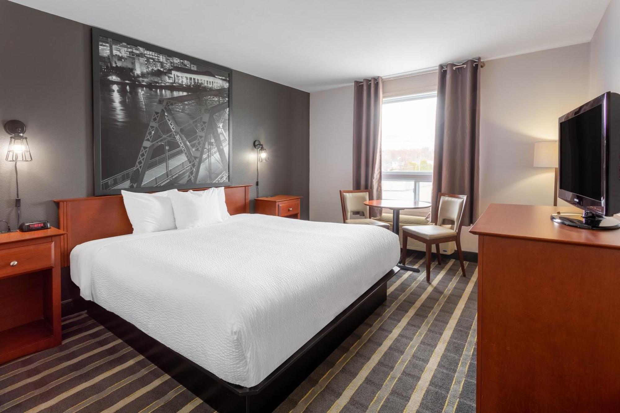 ซูเปอร์ 8 บาย วินด์แฮม ทรัว-ริวิเยร์ Hotel ทรัวส์-ริวิแยร์ ภายนอก รูปภาพ