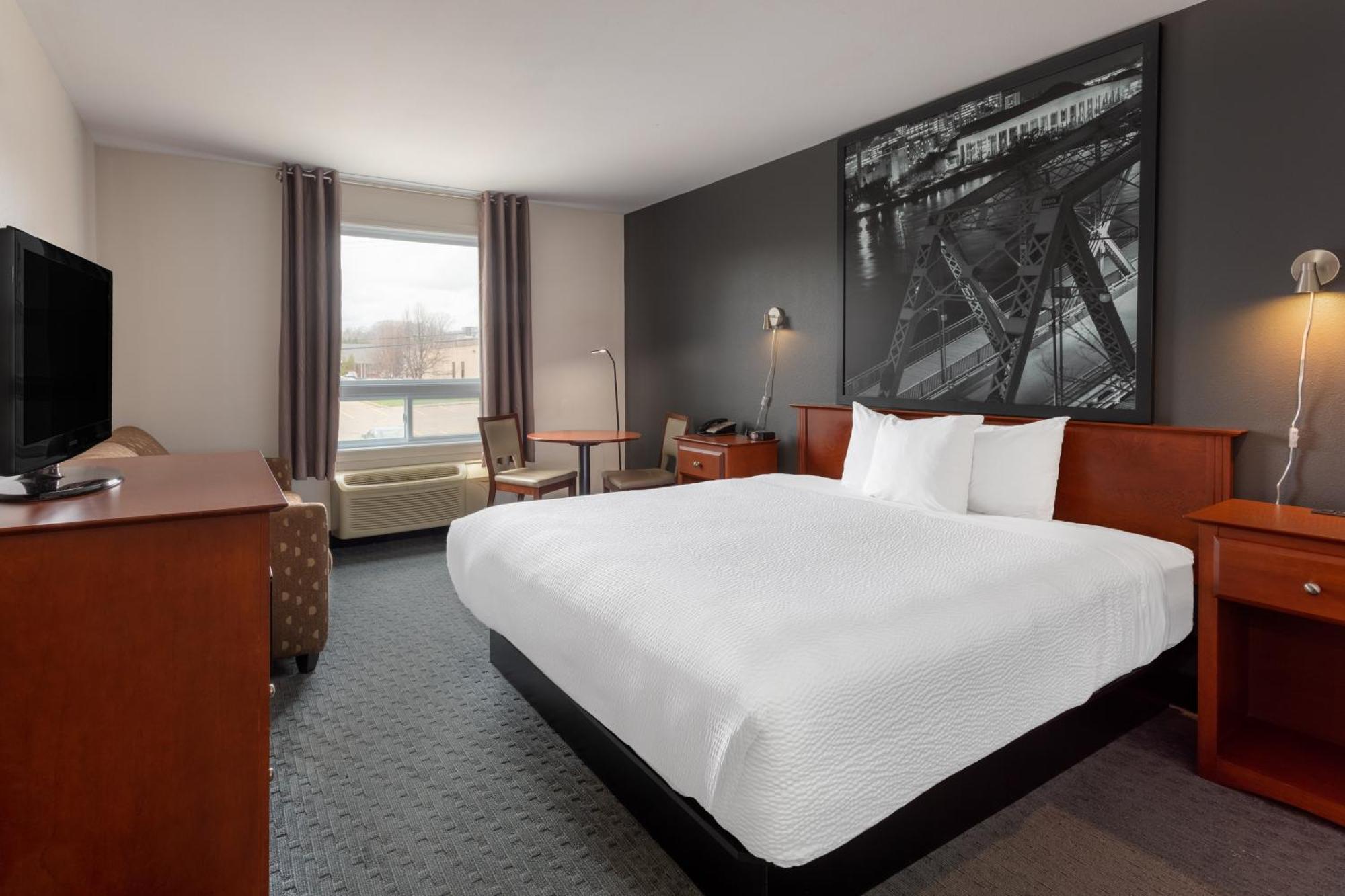 ซูเปอร์ 8 บาย วินด์แฮม ทรัว-ริวิเยร์ Hotel ทรัวส์-ริวิแยร์ ภายนอก รูปภาพ